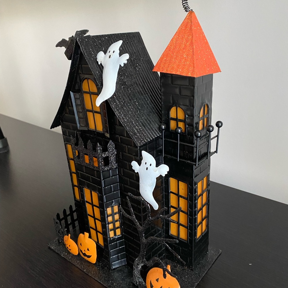 Halloween tin house decoration.